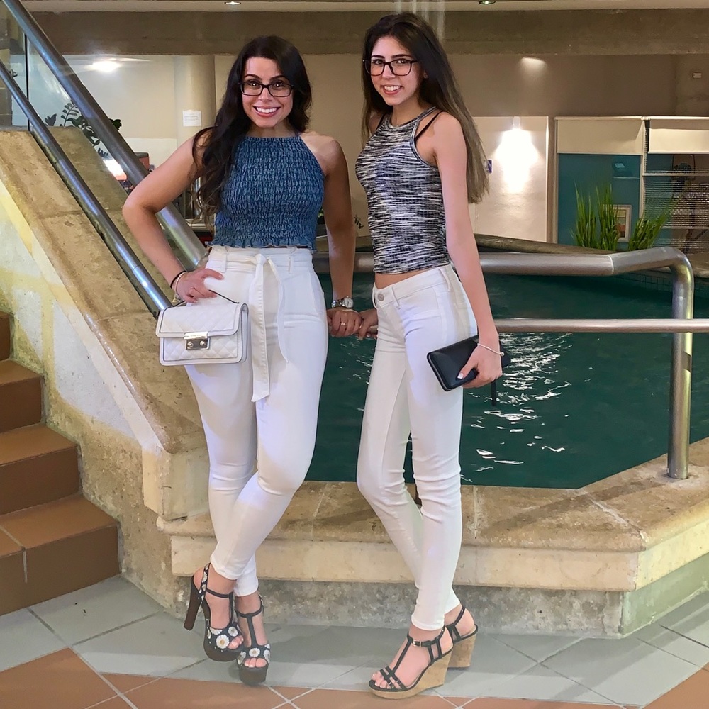 Meet your Poshers, Vanessa and Kayla
